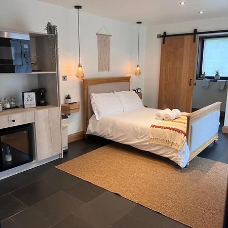 Luxury Courtyard Studio In Llangollen Luaran gambar