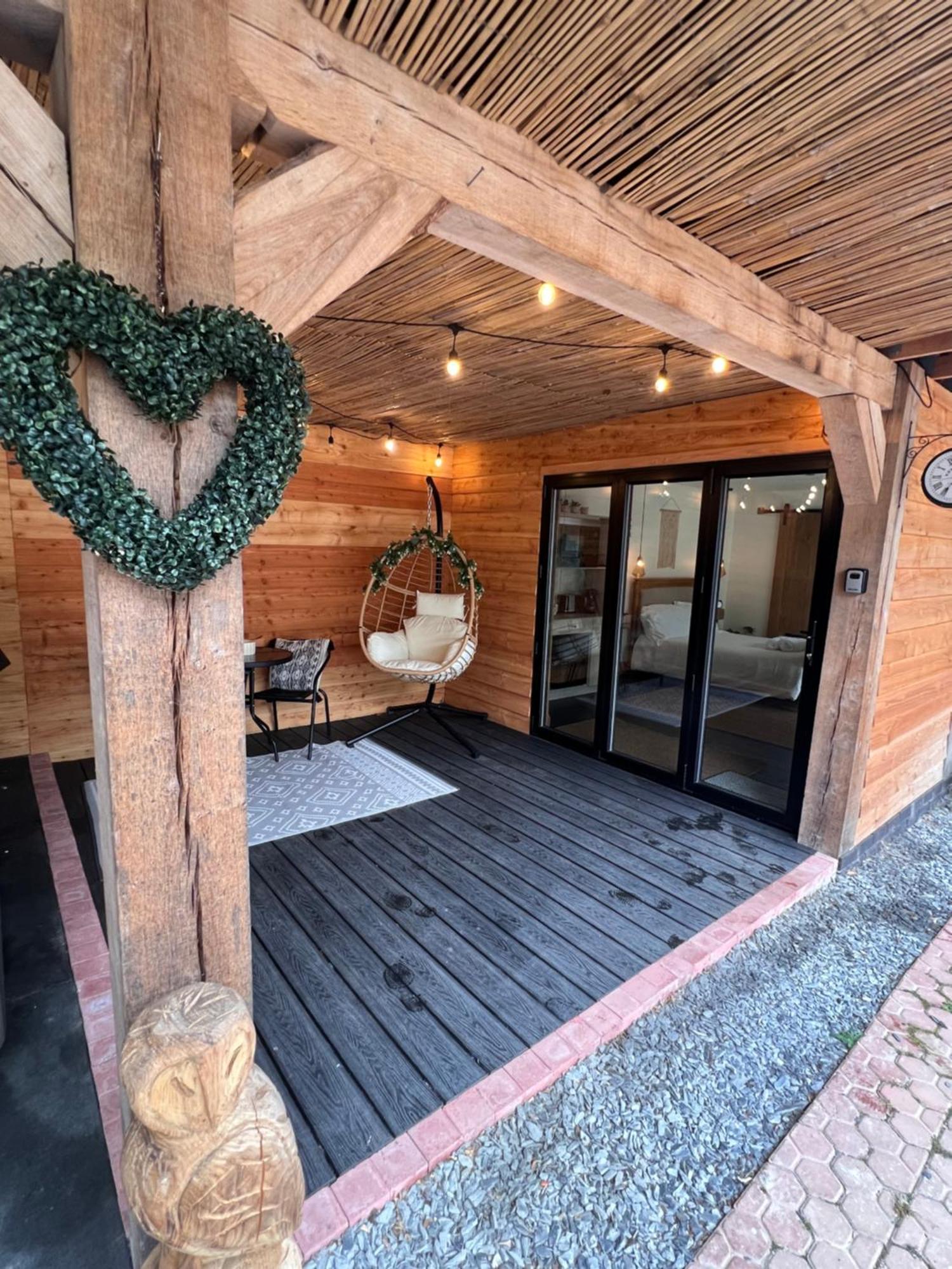 Luxury Courtyard Studio In Llangollen Luaran gambar